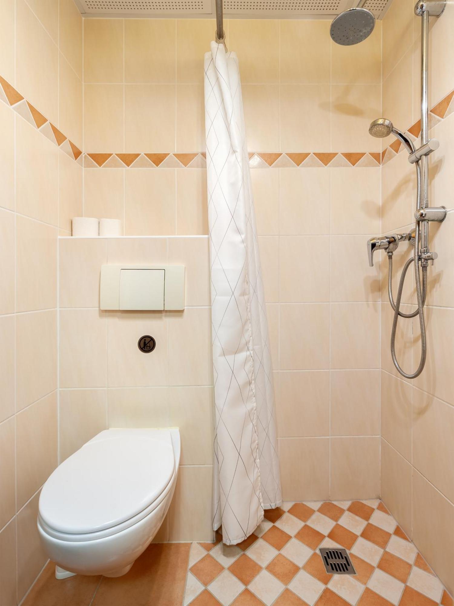 Hotel Häfner Bad Schonborn Rum bild